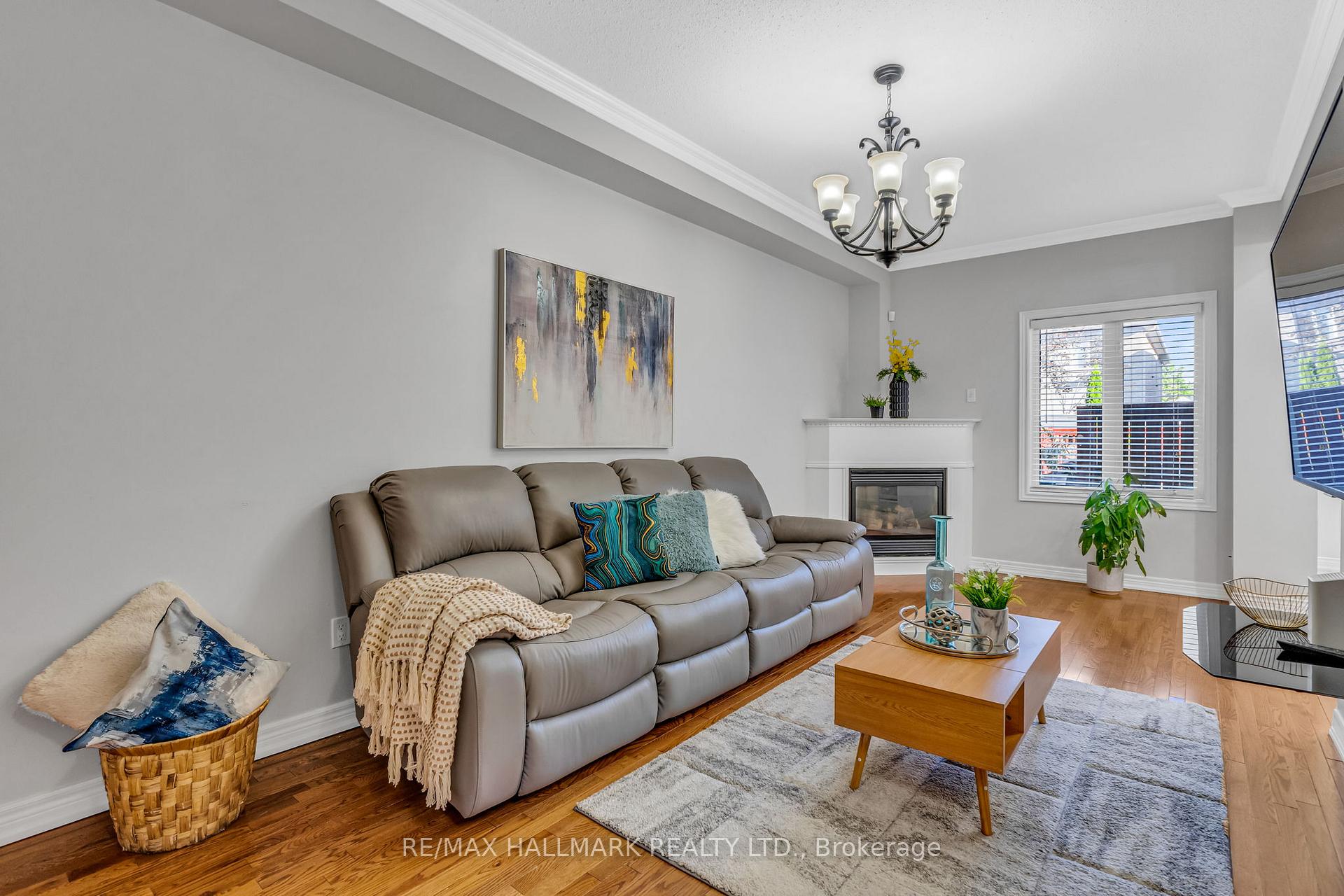 Photo 9 of 31 Ozner Crescent, Vaughan, Vellore Village — HOMEH
