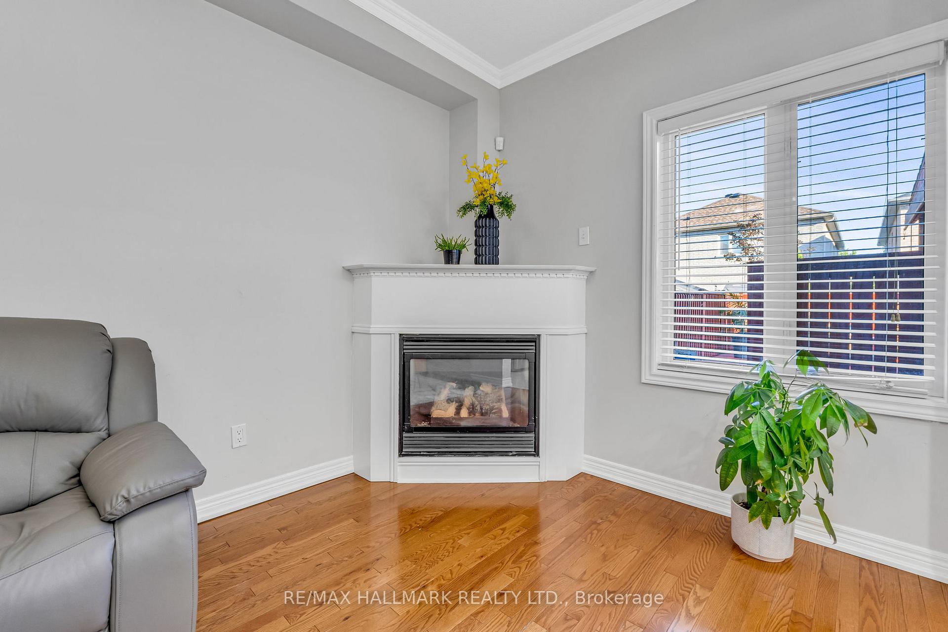 Photo 10 of 31 Ozner Crescent, Vaughan, Vellore Village — HOMEH
