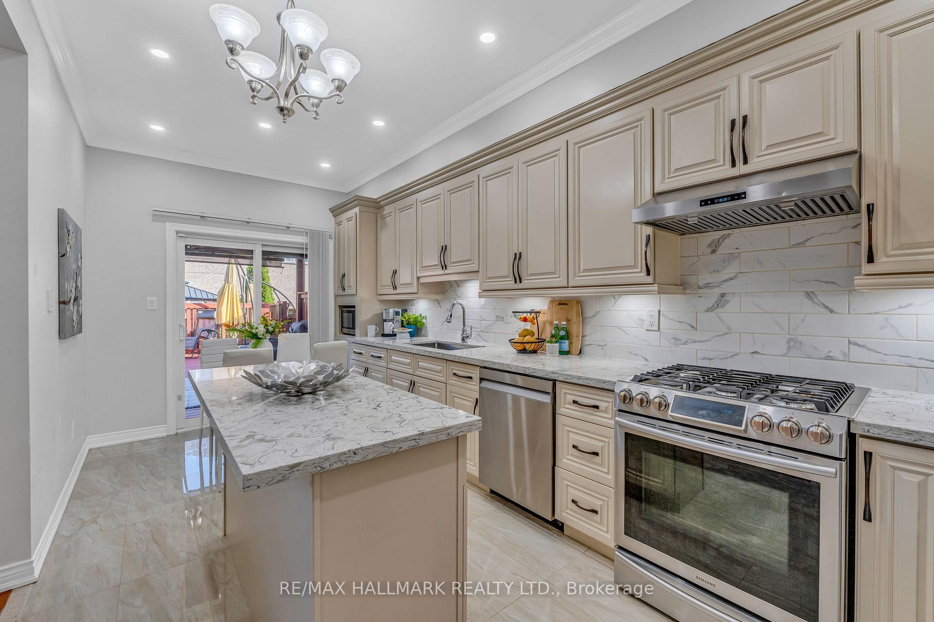 Photo 12 of 31 Ozner Crescent, Vaughan, Vellore Village — HOMEH