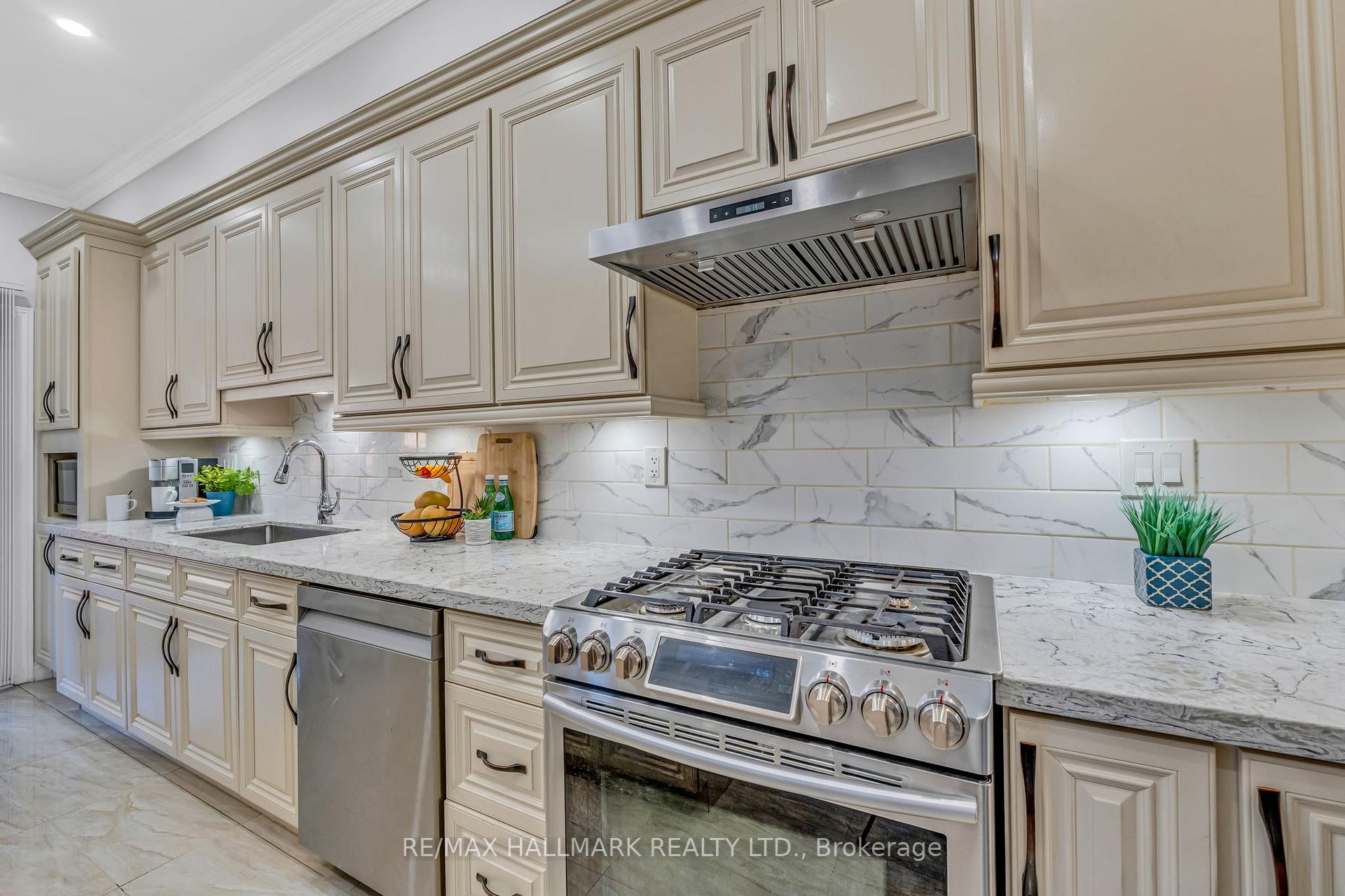 Photo 15 of 31 Ozner Crescent, Vaughan, Vellore Village — HOMEH