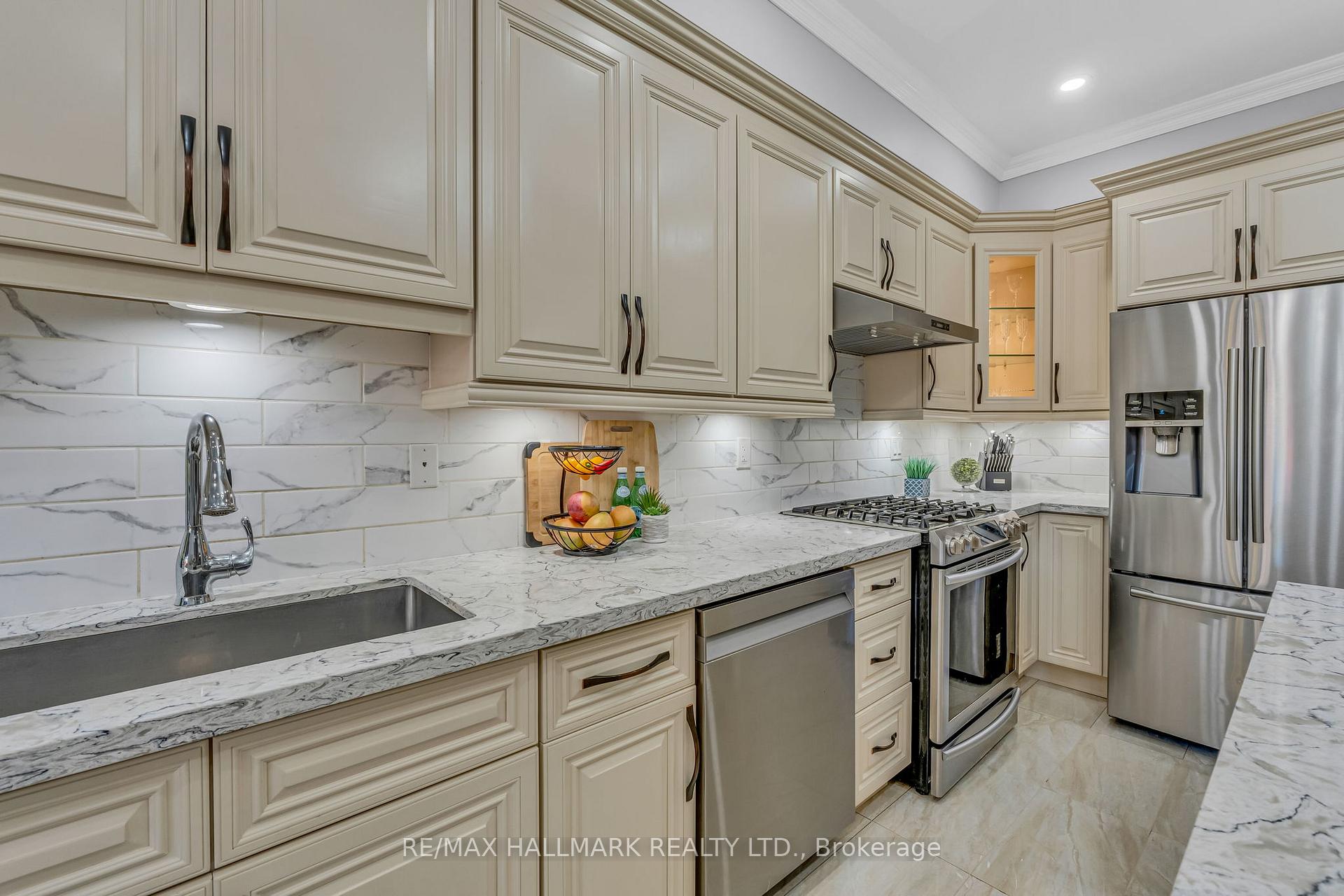 Photo 13 of 31 Ozner Crescent, Vaughan, Vellore Village — HOMEH
