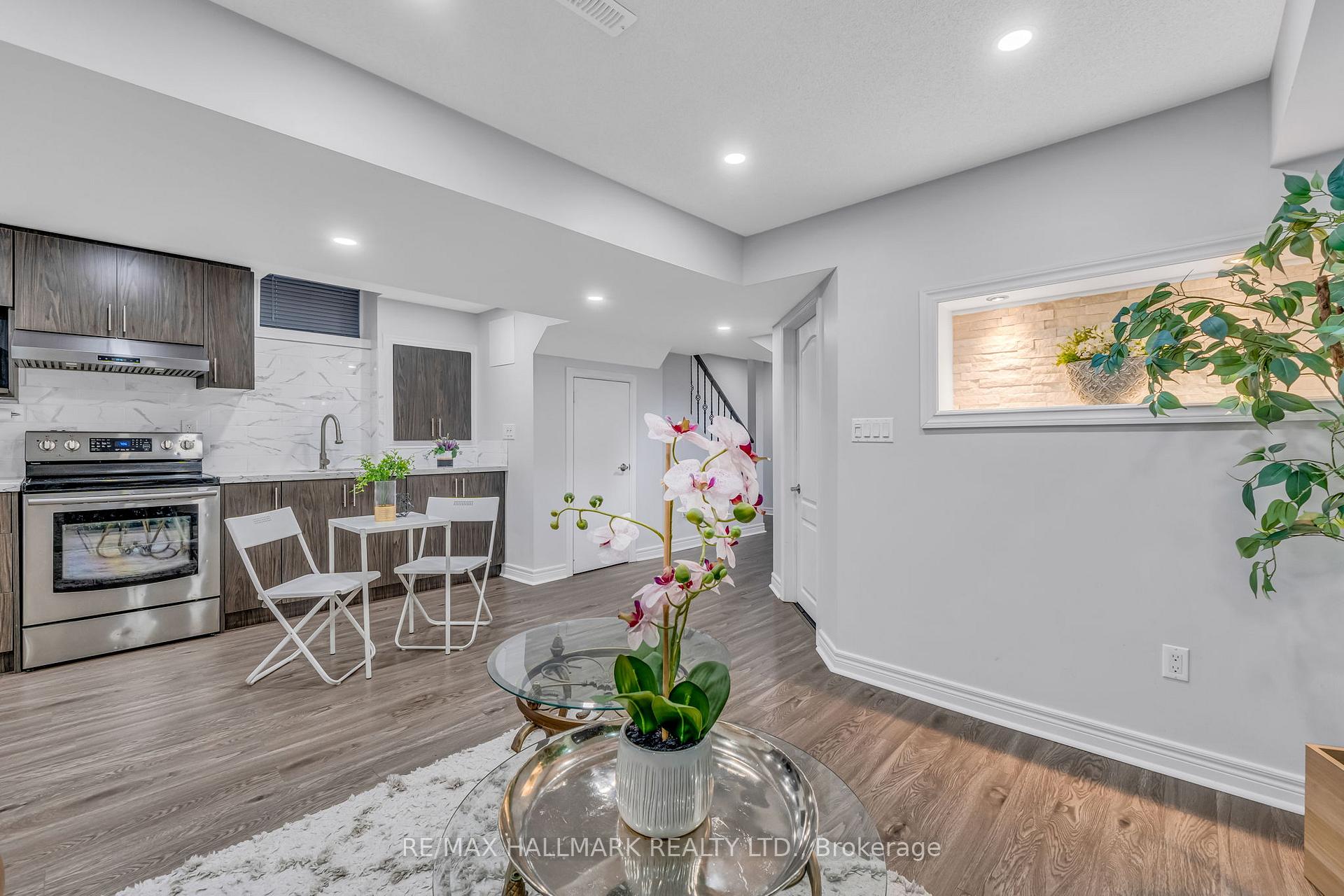 Photo 32 of 31 Ozner Crescent, Vaughan, Vellore Village — HOMEH