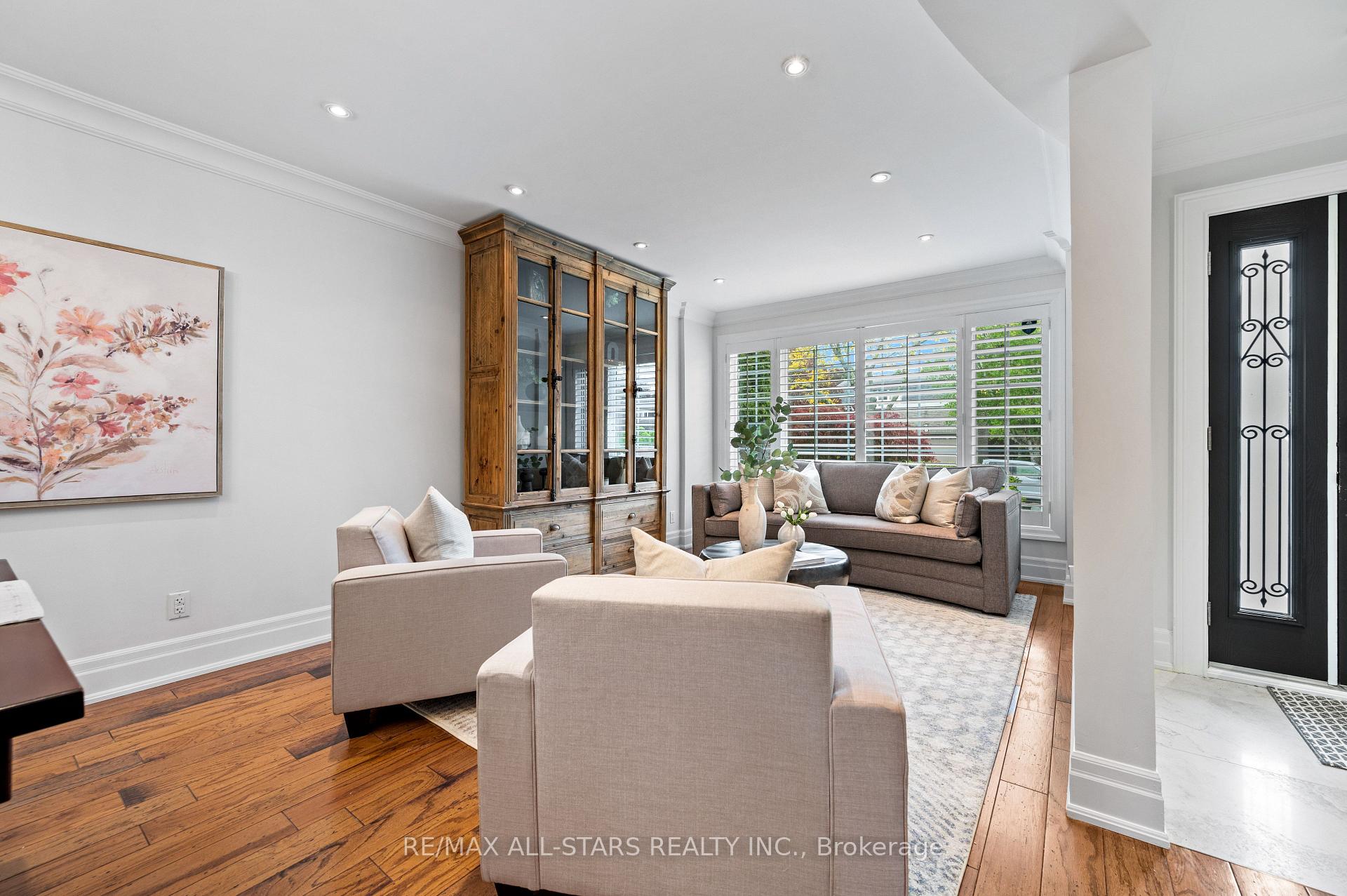 Photo 2 of 33 Hagerman Boulevard, Markham, Unionville — HOMEH