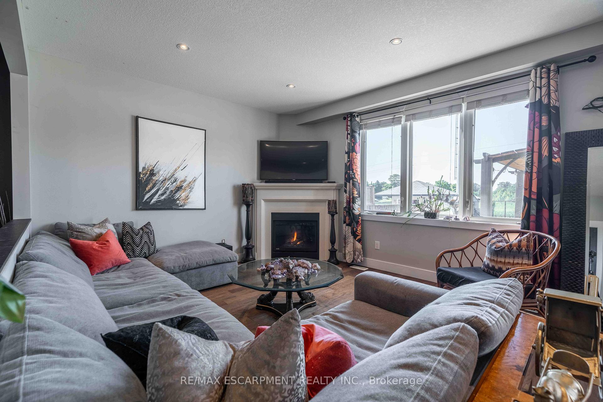 Photo 3 of 95 Greti Drive, Hamilton, Rural Glanbrook — HOMEH