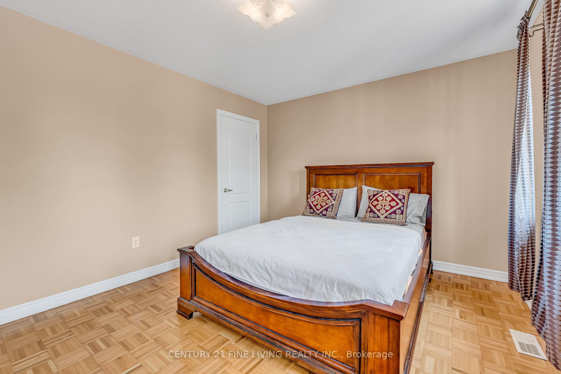 Photo 14 of 6 Renoir Drive, Vaughan, Patterson — HOMEH