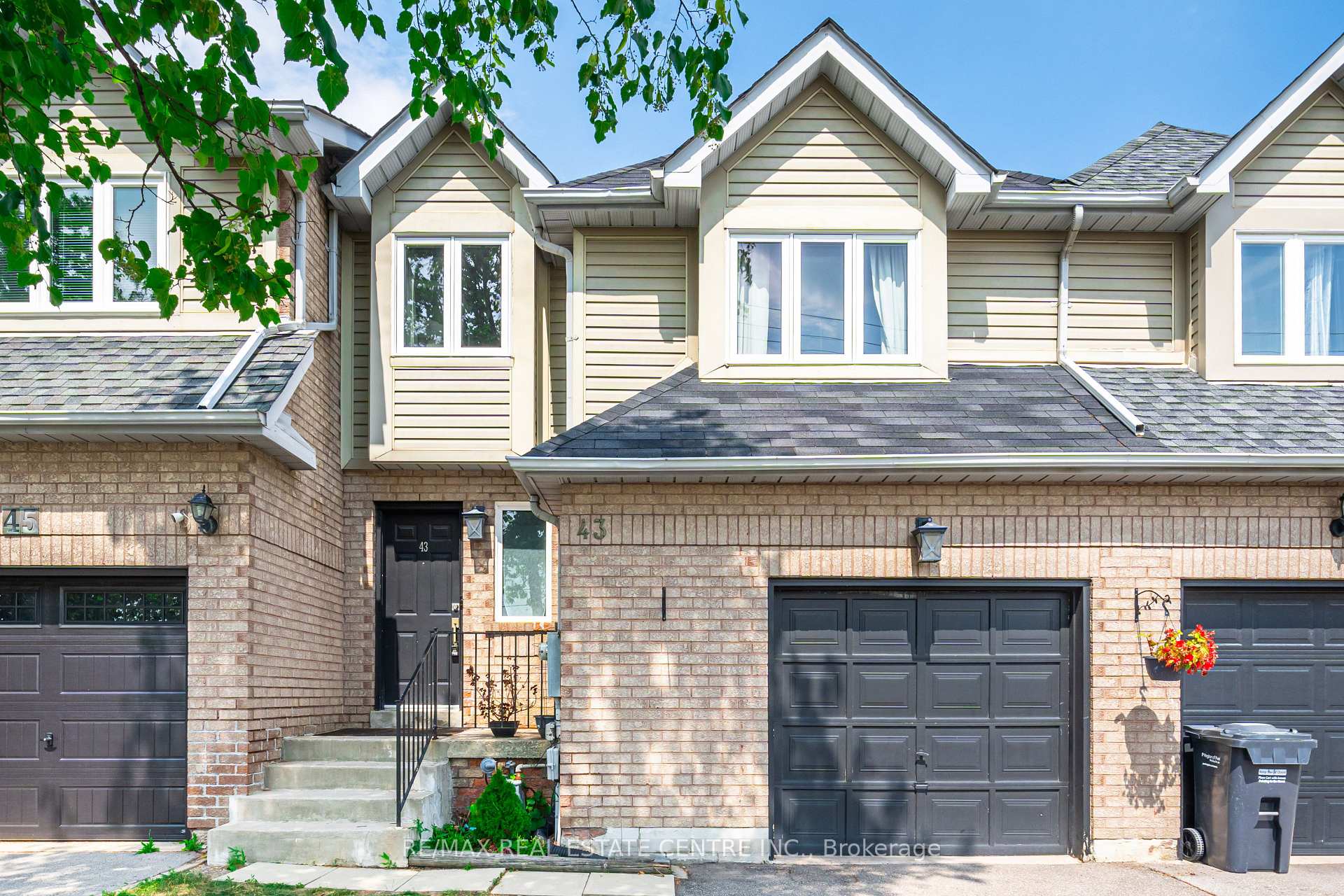 Photo 1 of 43 Ashbrook Way, Brampton, Fletcher's West — HOMEH
