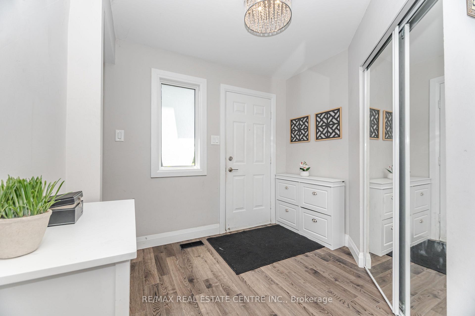 Photo 2 of 43 Ashbrook Way, Brampton, Fletcher's West — HOMEH