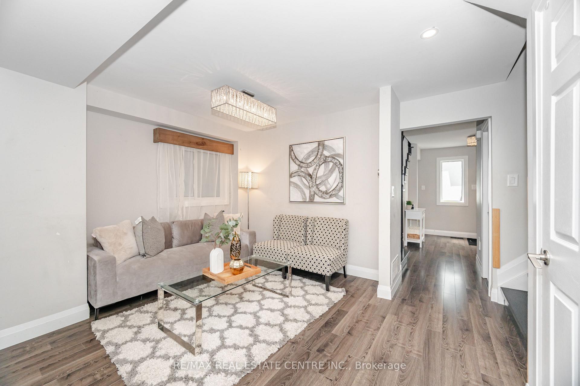 Photo 8 of 43 Ashbrook Way, Brampton, Fletcher's West — HOMEH
