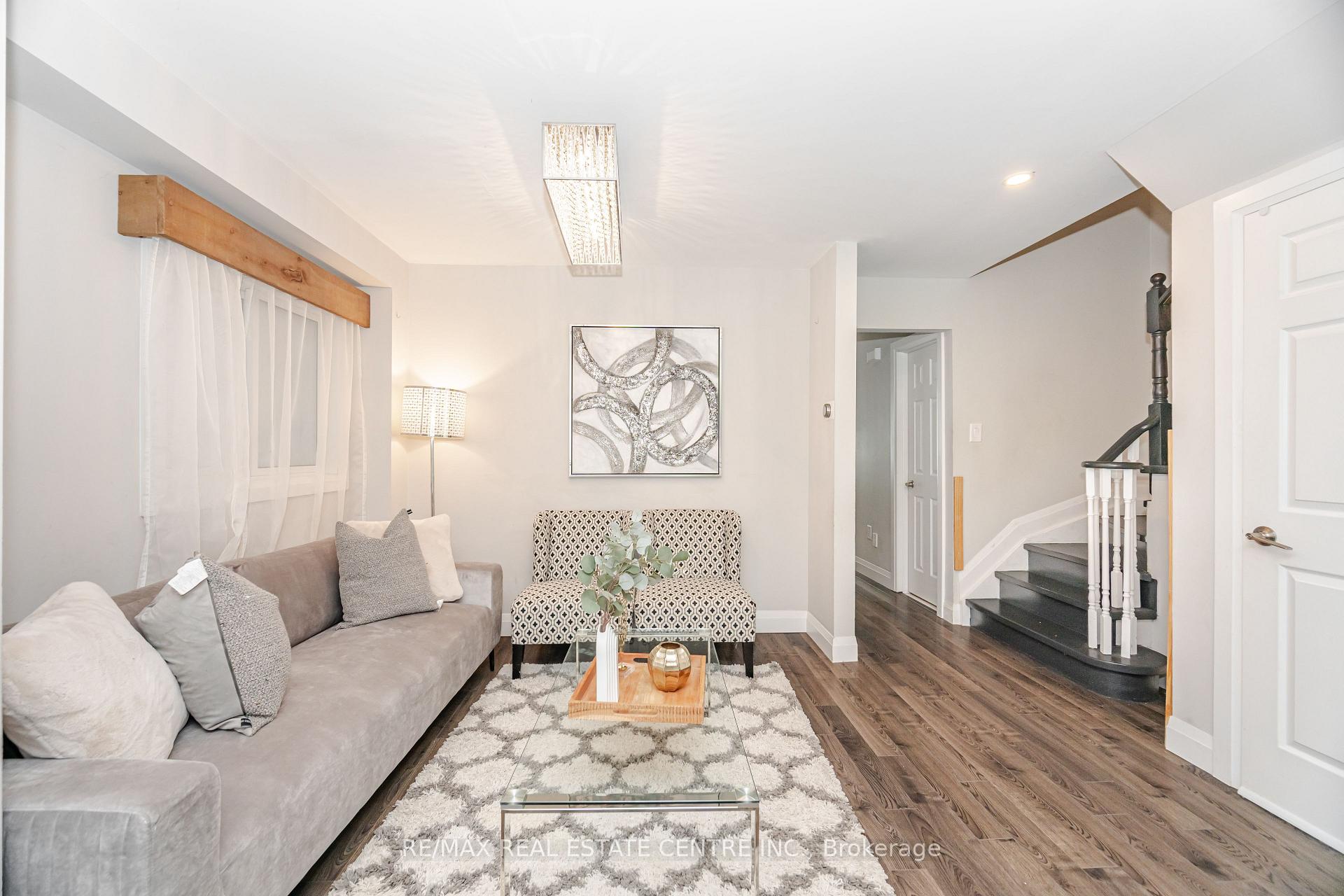 Photo 3 of 43 Ashbrook Way, Brampton, Fletcher's West — HOMEH
