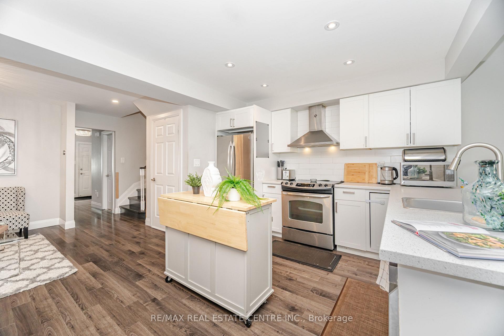 Photo 6 of 43 Ashbrook Way, Brampton, Fletcher's West — HOMEH