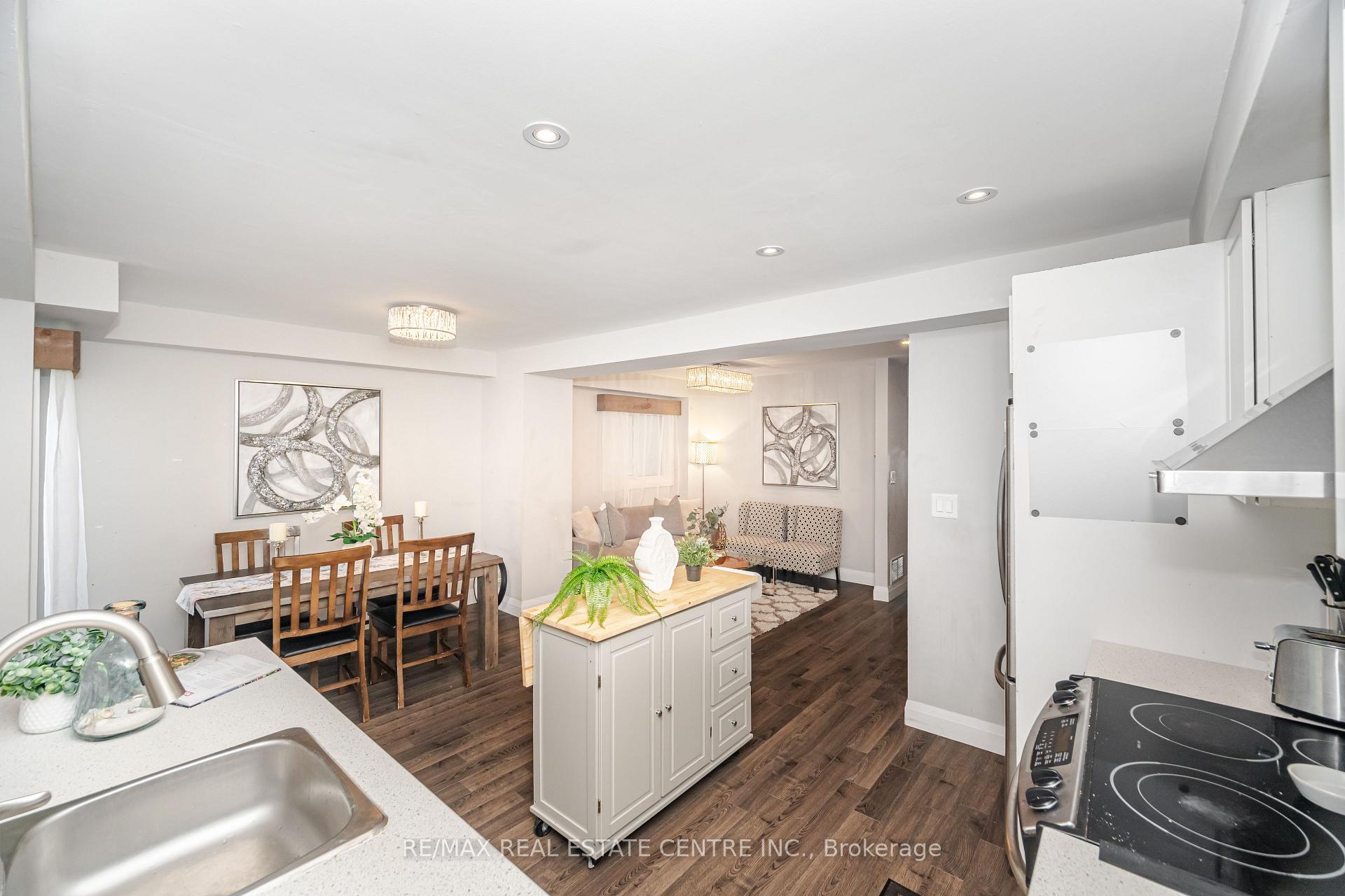 Photo 9 of 43 Ashbrook Way, Brampton, Fletcher's West — HOMEH
