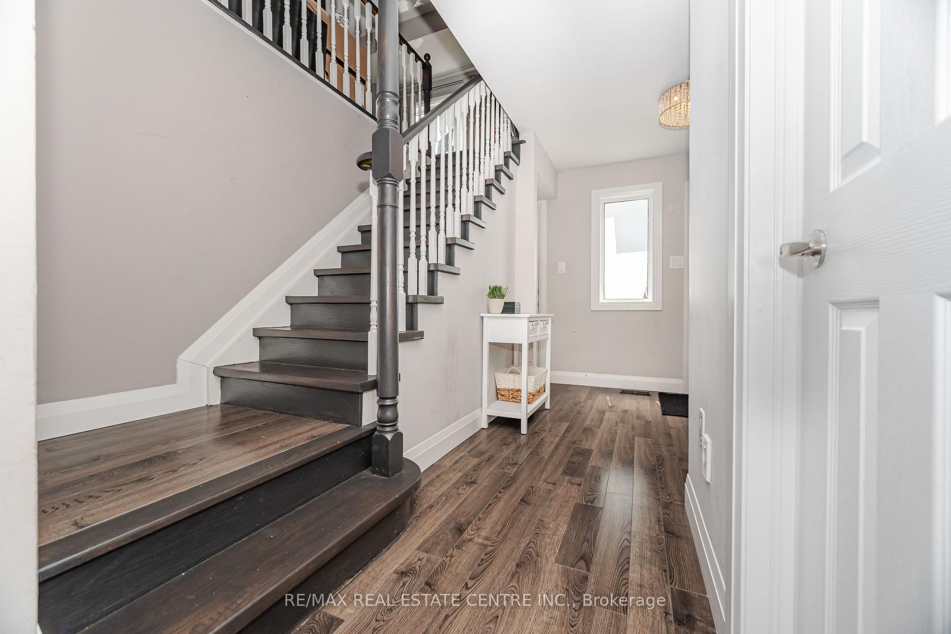 Photo 20 of 43 Ashbrook Way, Brampton, Fletcher's West — HOMEH