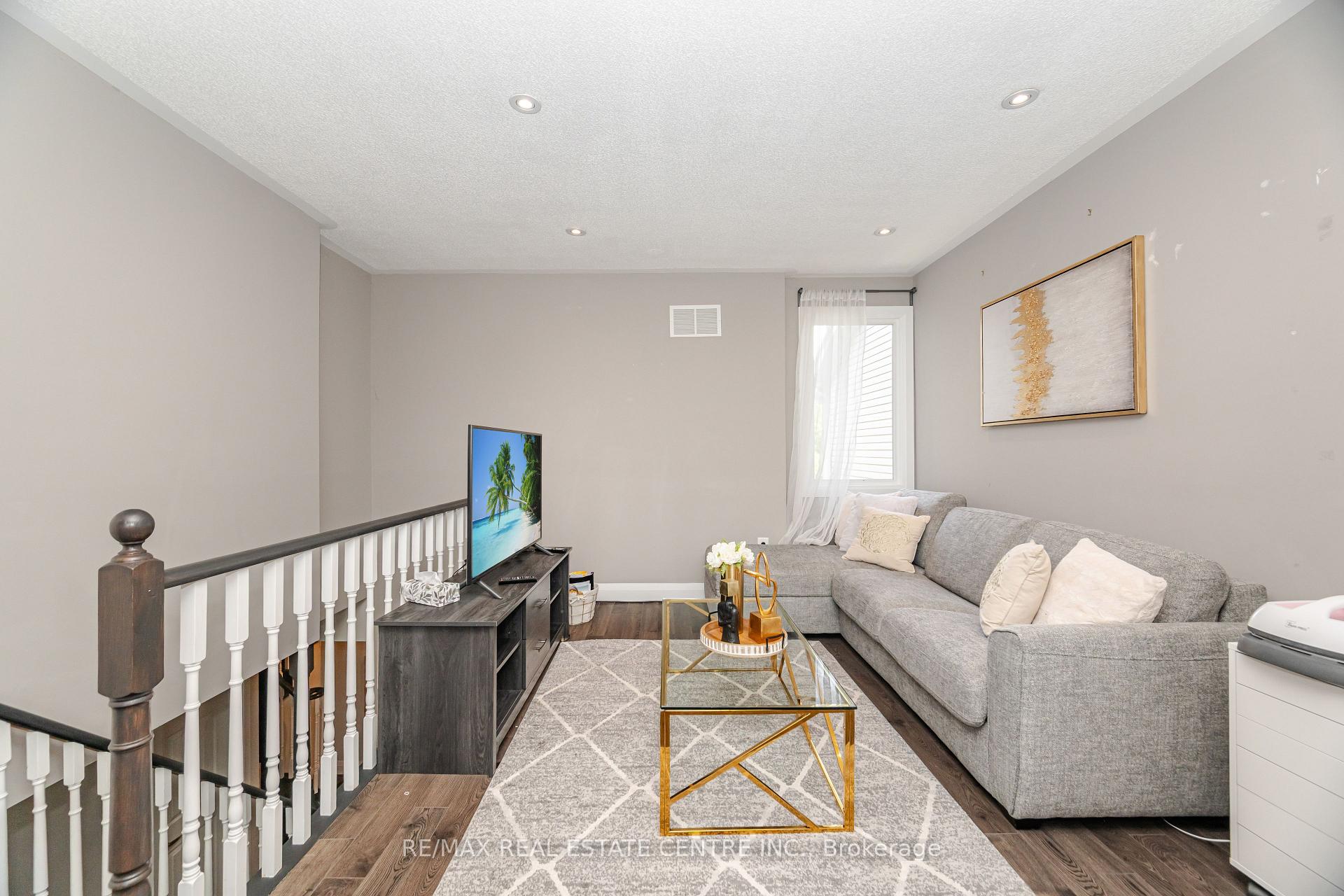 Photo 17 of 43 Ashbrook Way, Brampton, Fletcher's West — HOMEH