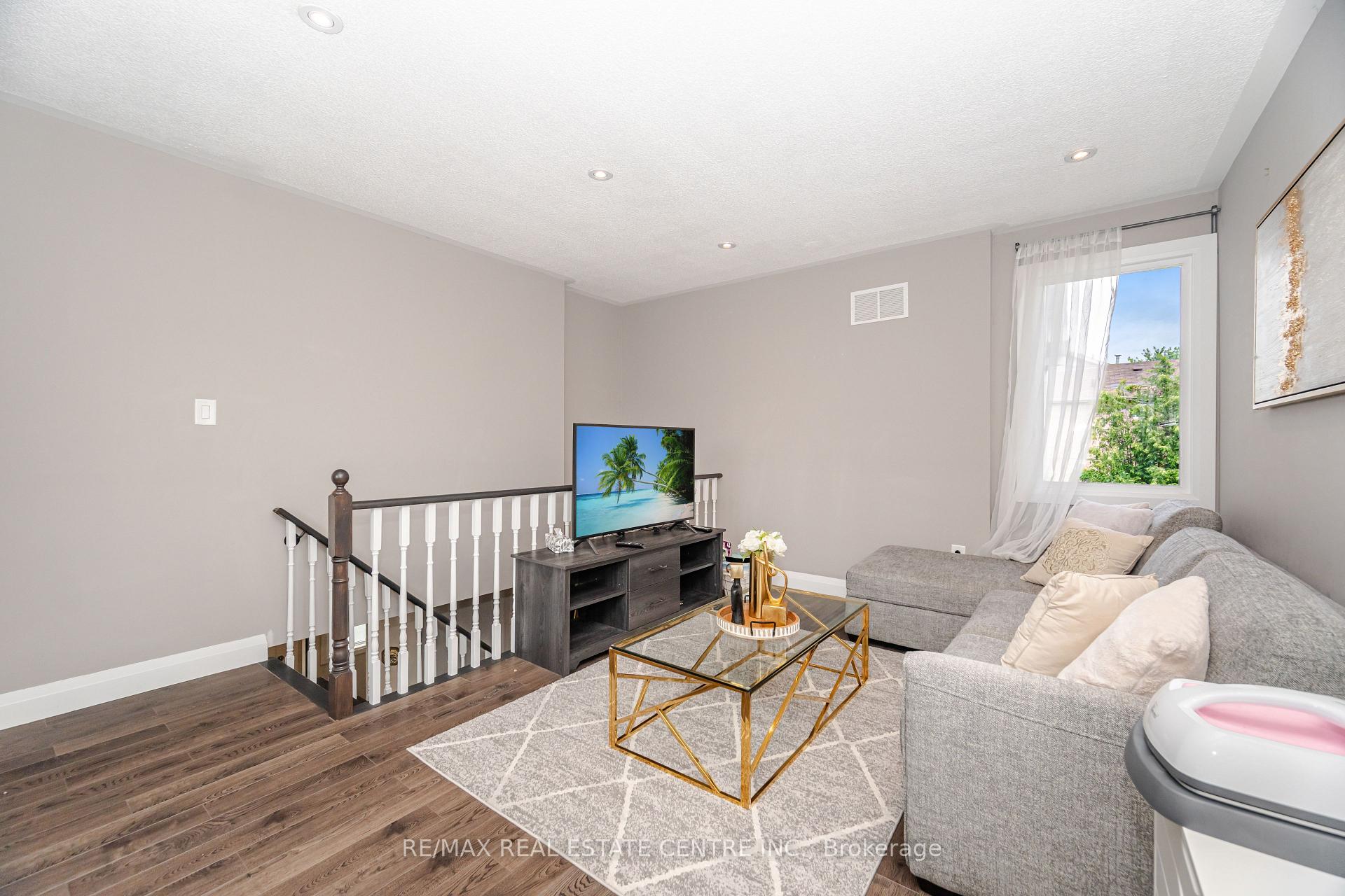 Photo 25 of 43 Ashbrook Way, Brampton, Fletcher's West — HOMEH