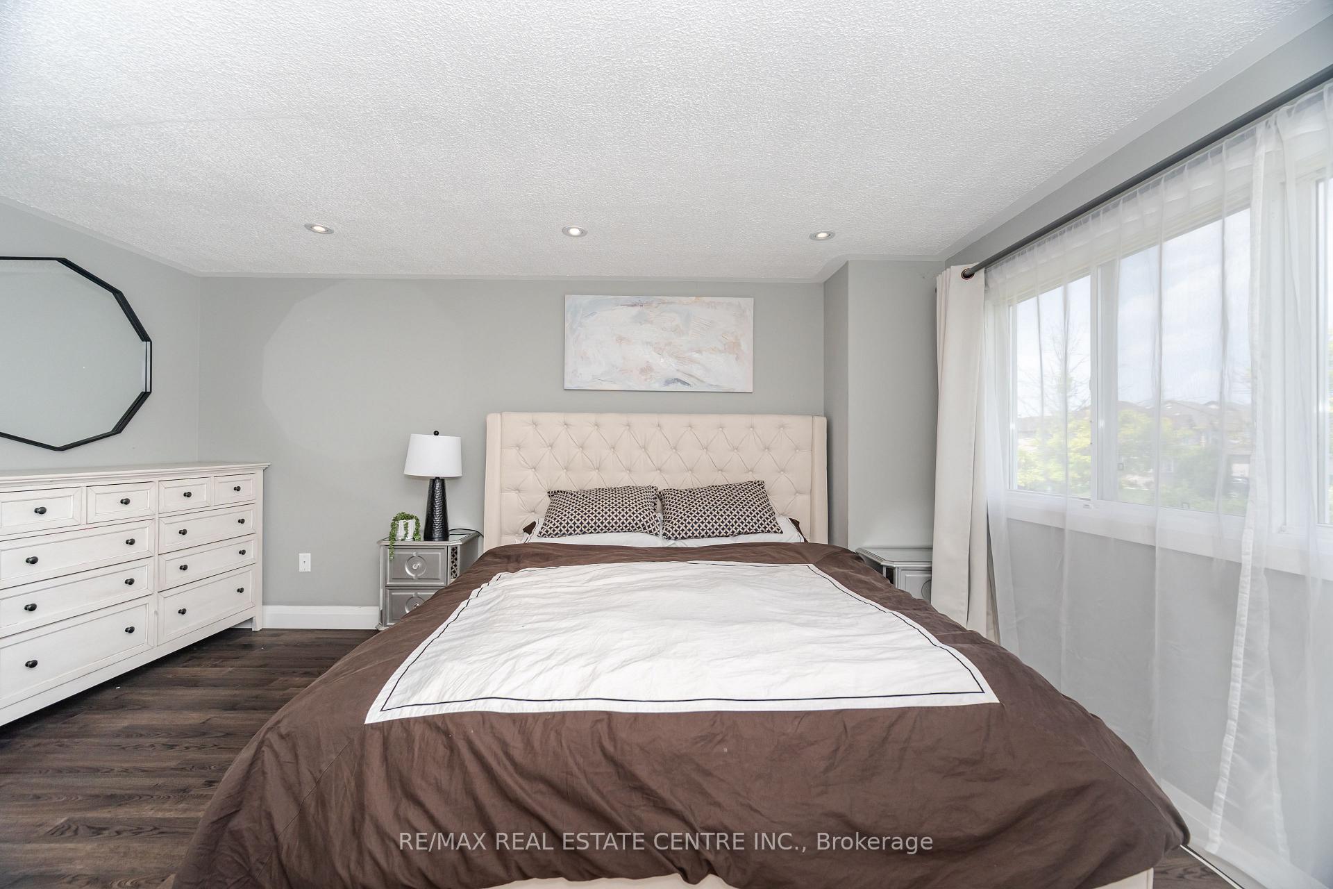 Photo 32 of 43 Ashbrook Way, Brampton, Fletcher's West — HOMEH