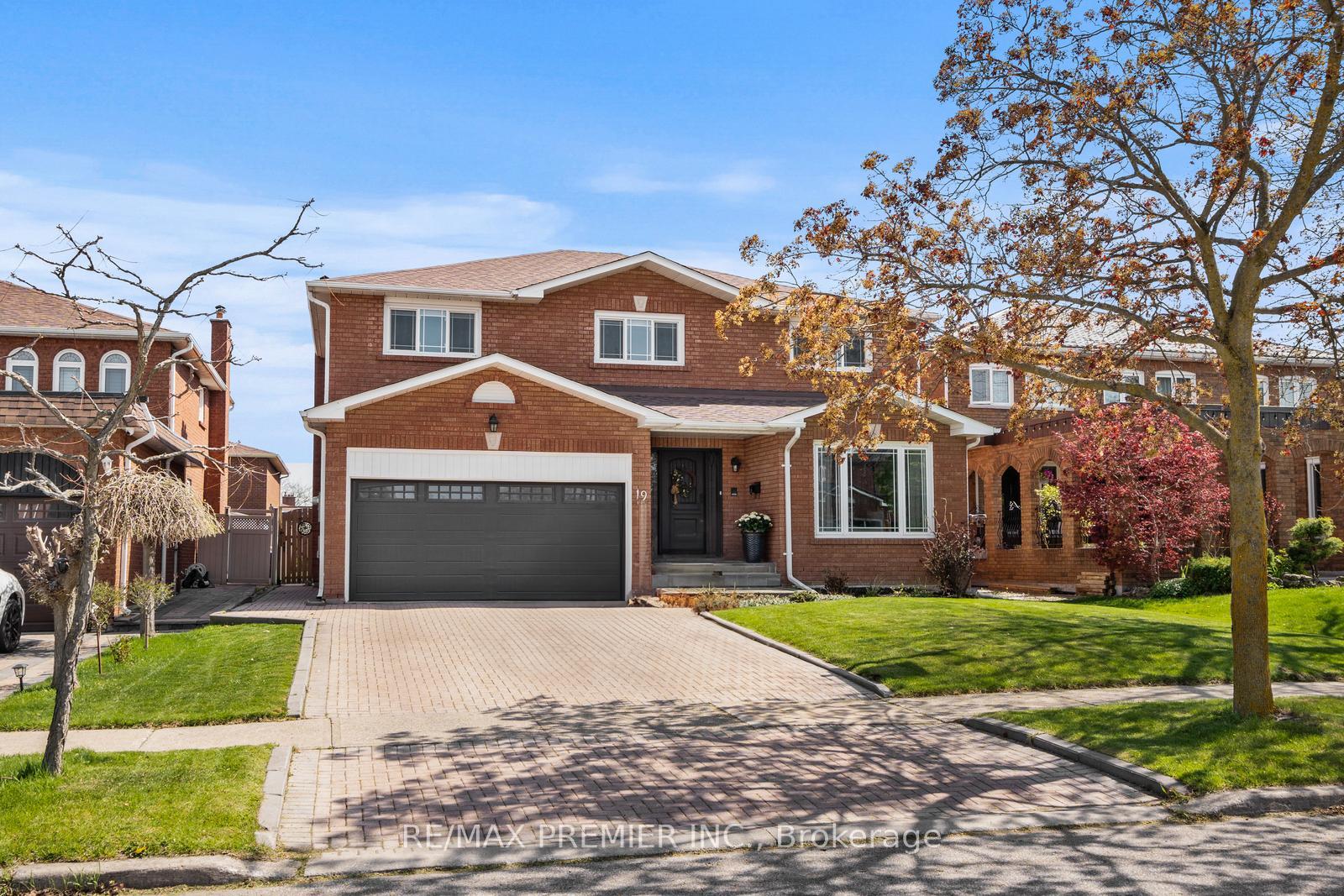 Photo 3 of 19 Claudia Avenue, Vaughan, West Woodbridge — HOMEH