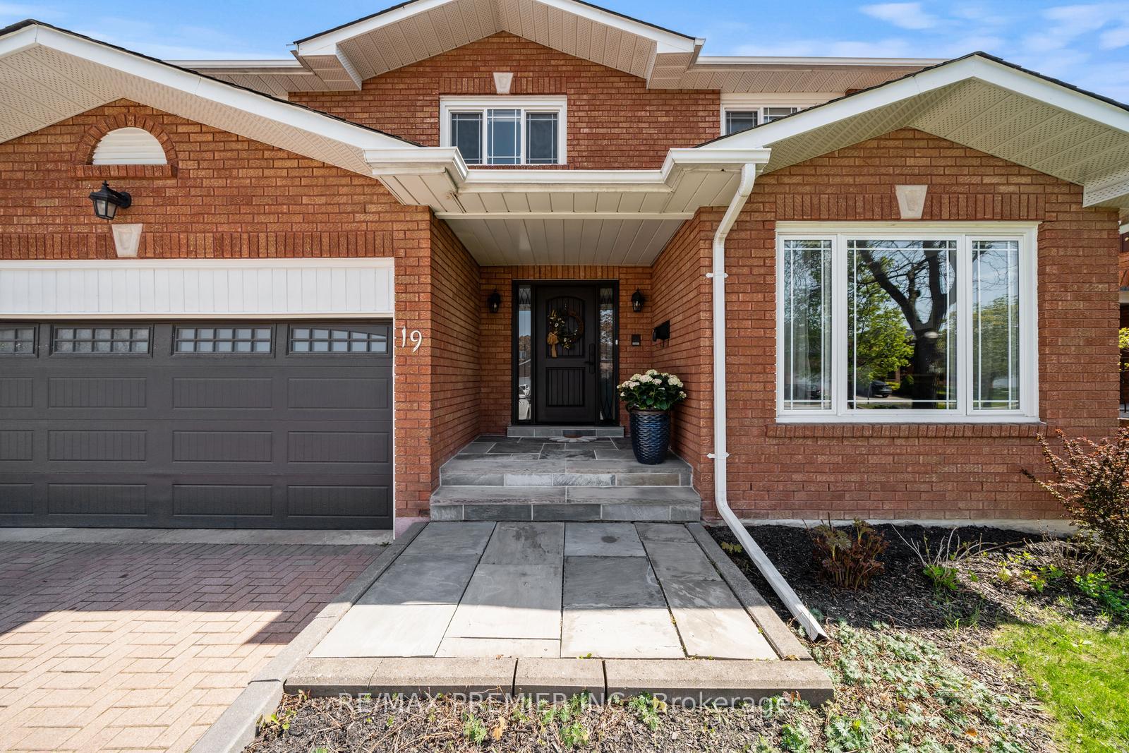 Photo 5 of 19 Claudia Avenue, Vaughan, West Woodbridge — HOMEH