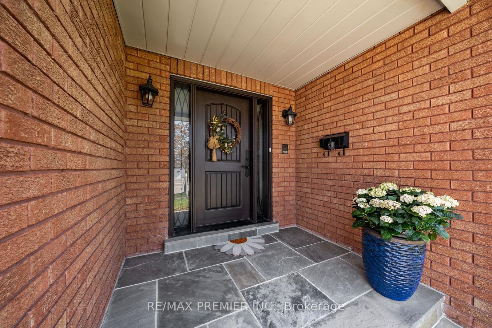 Photo 7 of 19 Claudia Avenue, Vaughan, West Woodbridge — HOMEH