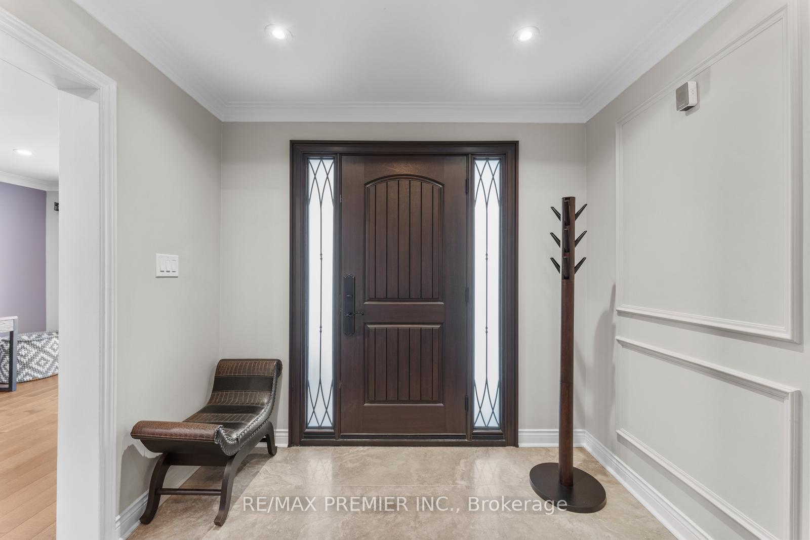Photo 2 of 19 Claudia Avenue, Vaughan, West Woodbridge — HOMEH