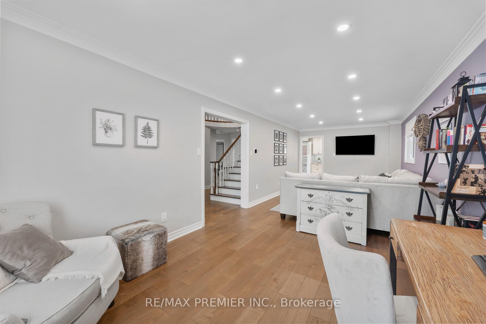 Photo 8 of 19 Claudia Avenue, Vaughan, West Woodbridge — HOMEH