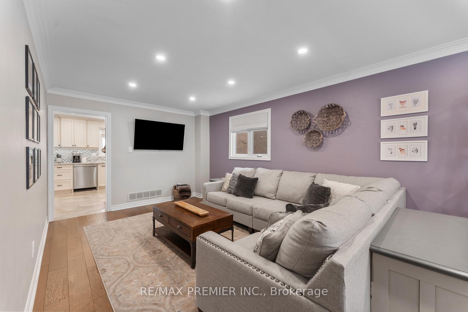 Photo 10 of 19 Claudia Avenue, Vaughan, West Woodbridge — HOMEH