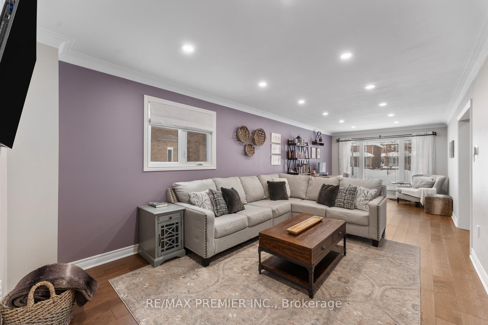 Photo 16 of 19 Claudia Avenue, Vaughan, West Woodbridge — HOMEH