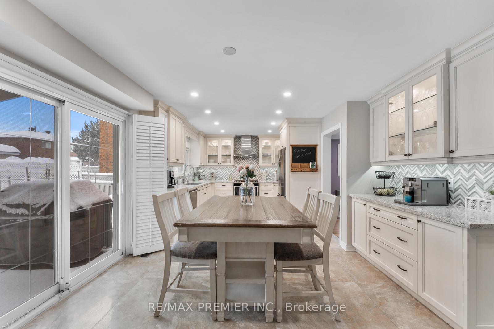 Photo 34 of 19 Claudia Avenue, Vaughan, West Woodbridge — HOMEH