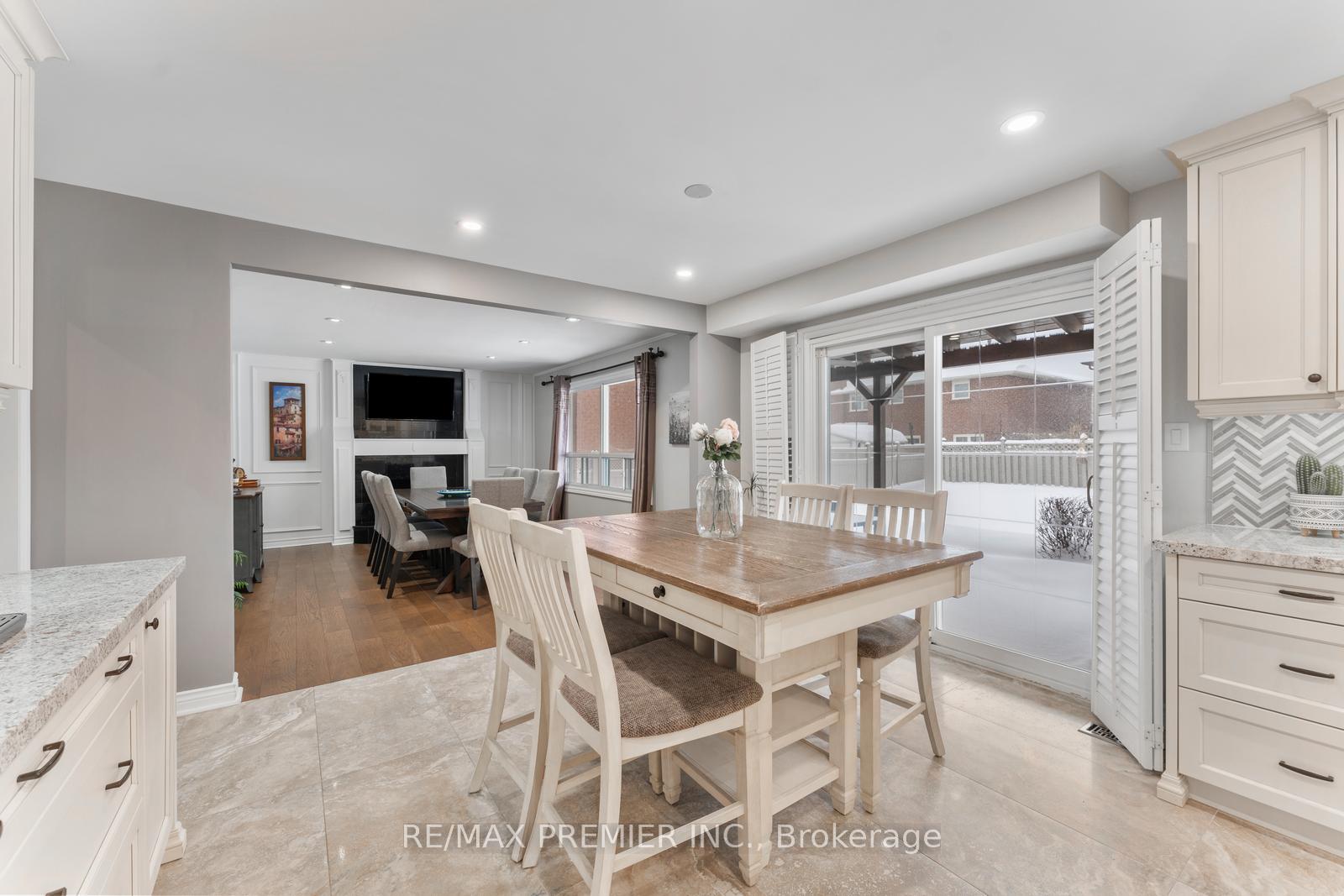 Photo 11 of 19 Claudia Avenue, Vaughan, West Woodbridge — HOMEH