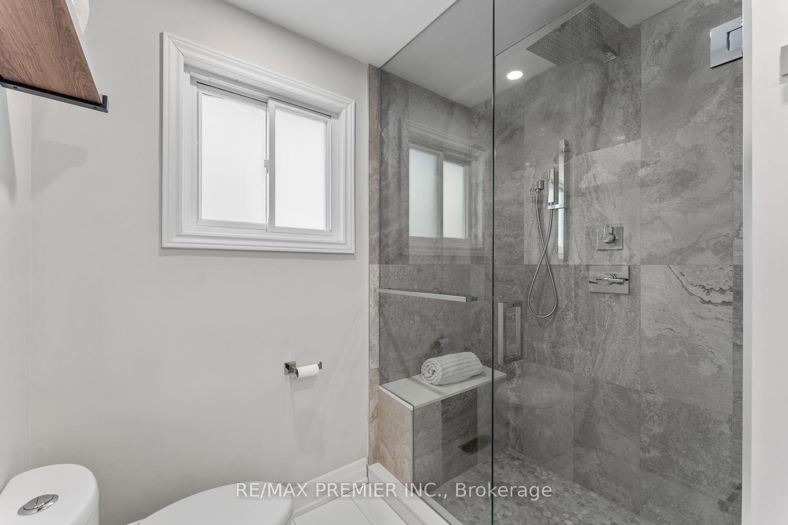 Photo 13 of 19 Claudia Avenue, Vaughan, West Woodbridge — HOMEH
