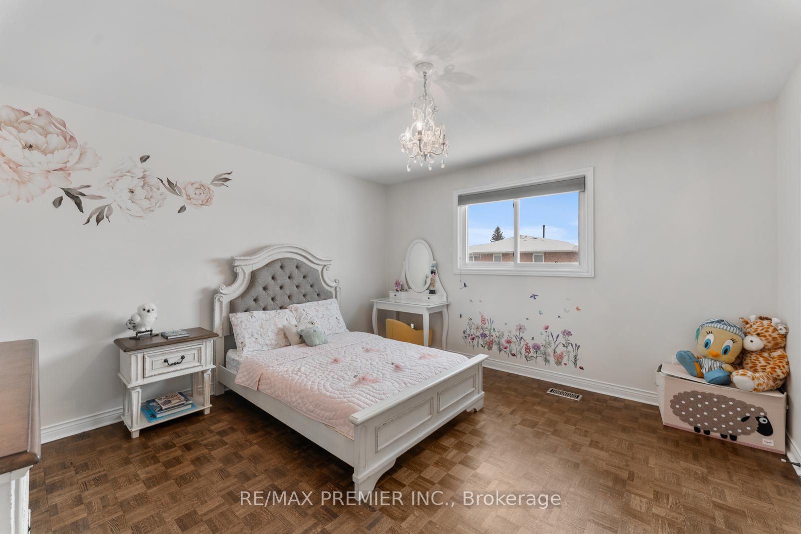 Photo 24 of 19 Claudia Avenue, Vaughan, West Woodbridge — HOMEH