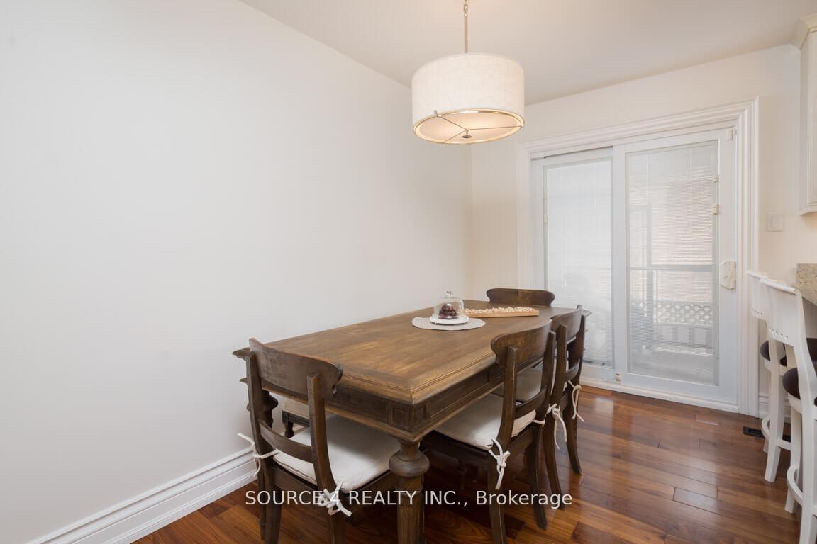 Photo 5 of 140 Clover Leaf Street, Vaughan, East Woodbridge — HOMEH