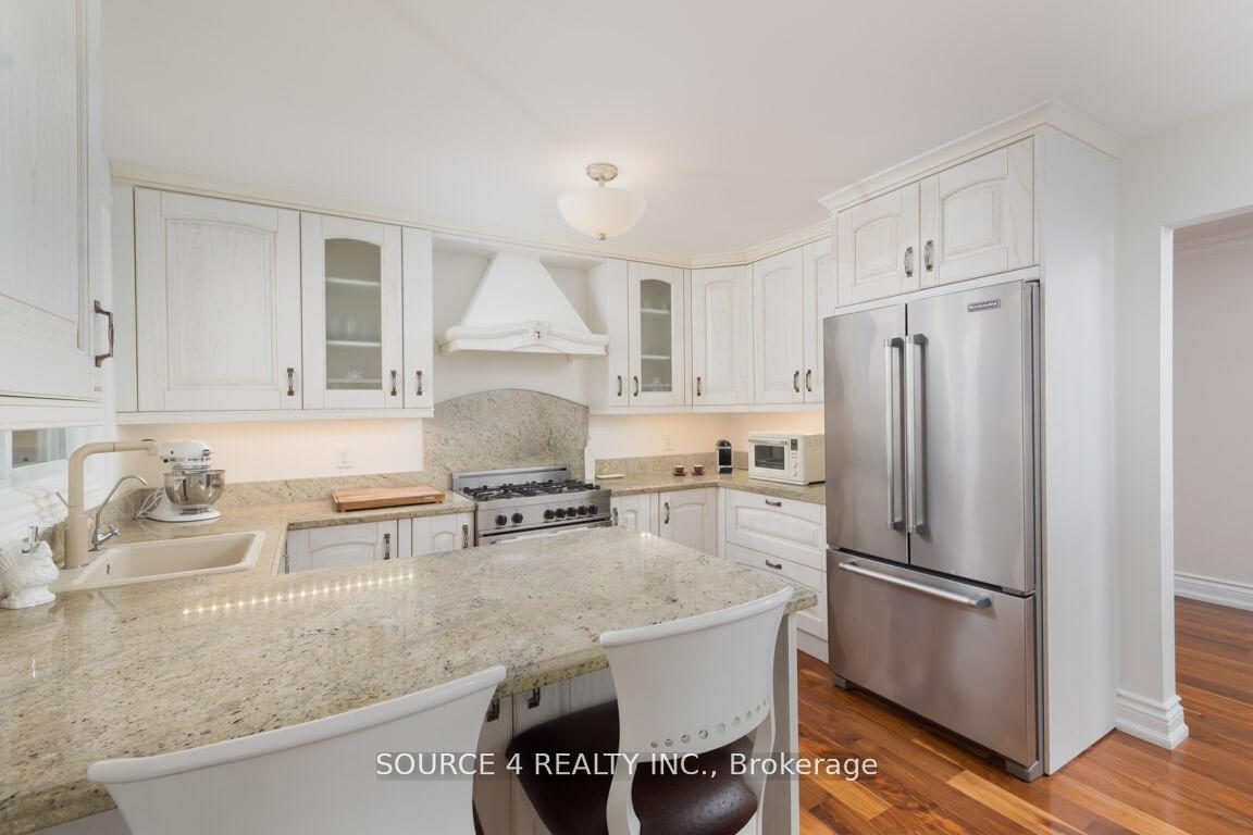 Photo 7 of 140 Clover Leaf Street, Vaughan, East Woodbridge — HOMEH