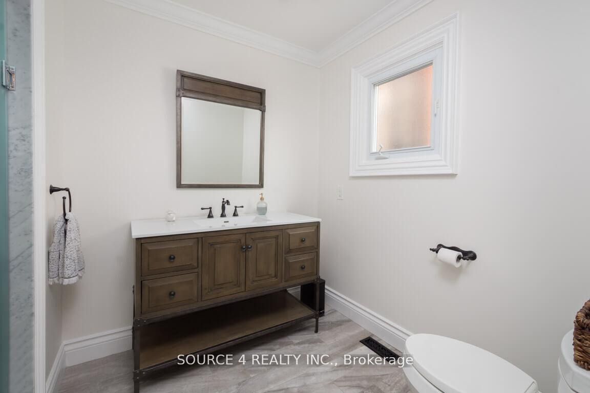 Photo 8 of 140 Clover Leaf Street, Vaughan, East Woodbridge — HOMEH