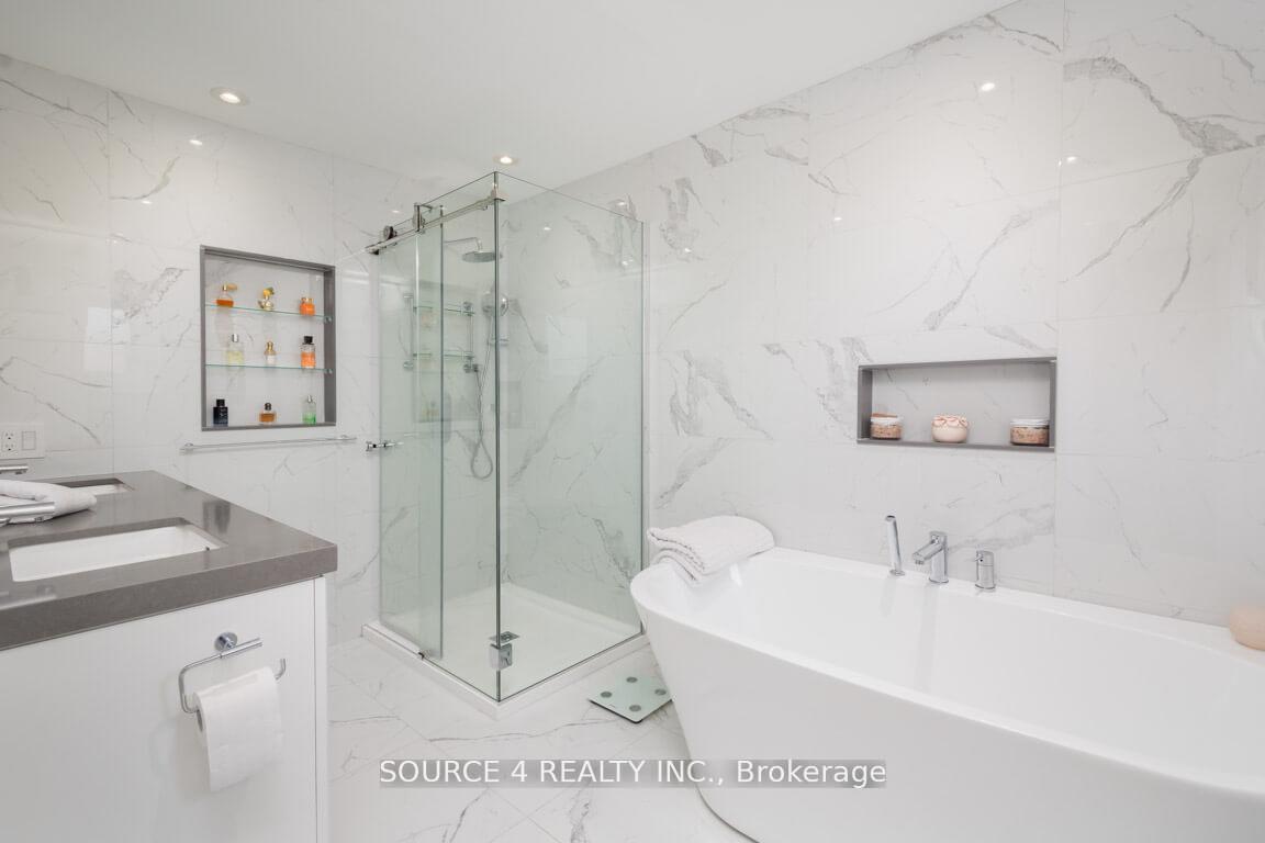 Photo 12 of 140 Clover Leaf Street, Vaughan, East Woodbridge — HOMEH