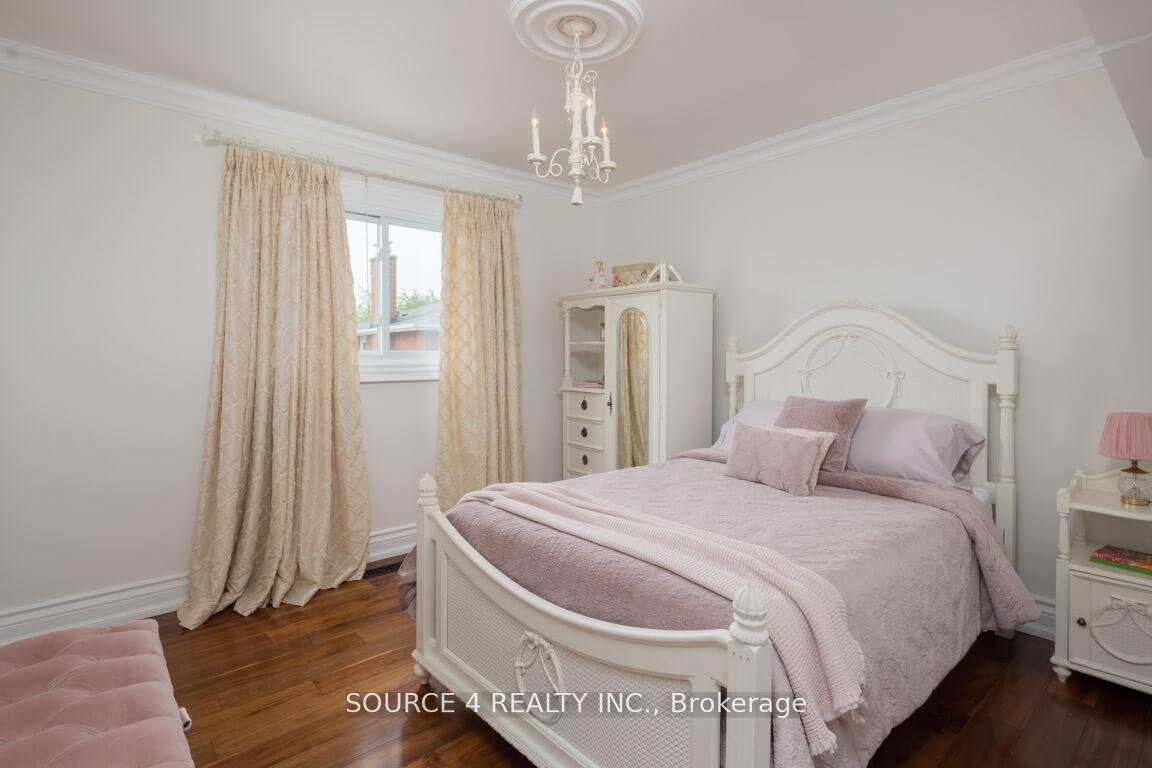 Photo 13 of 140 Clover Leaf Street, Vaughan, East Woodbridge — HOMEH