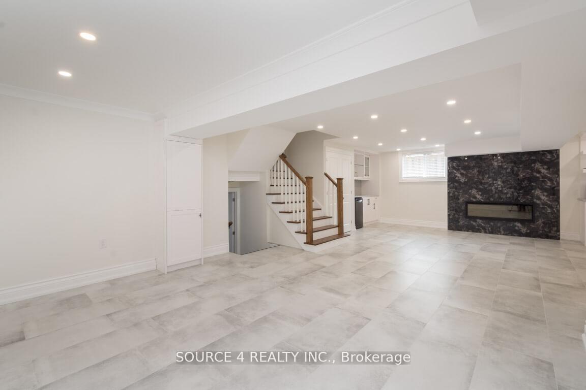 Photo 17 of 140 Clover Leaf Street, Vaughan, East Woodbridge — HOMEH