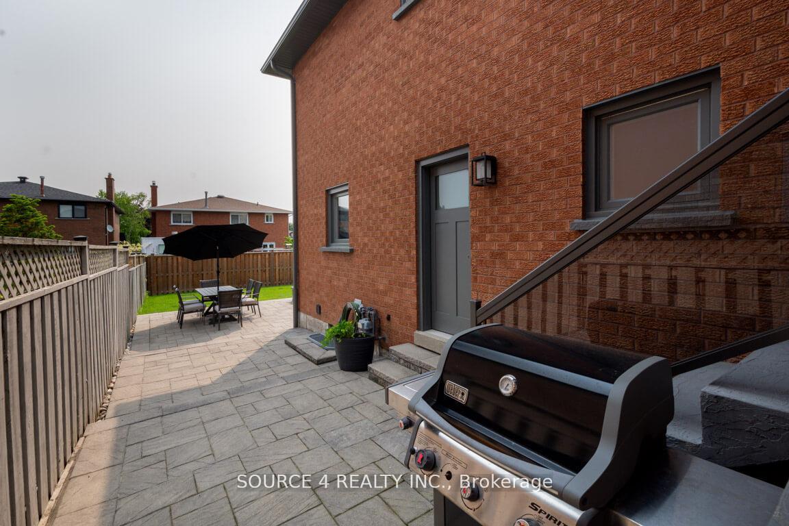 Photo 33 of 140 Clover Leaf Street, Vaughan, East Woodbridge — HOMEH