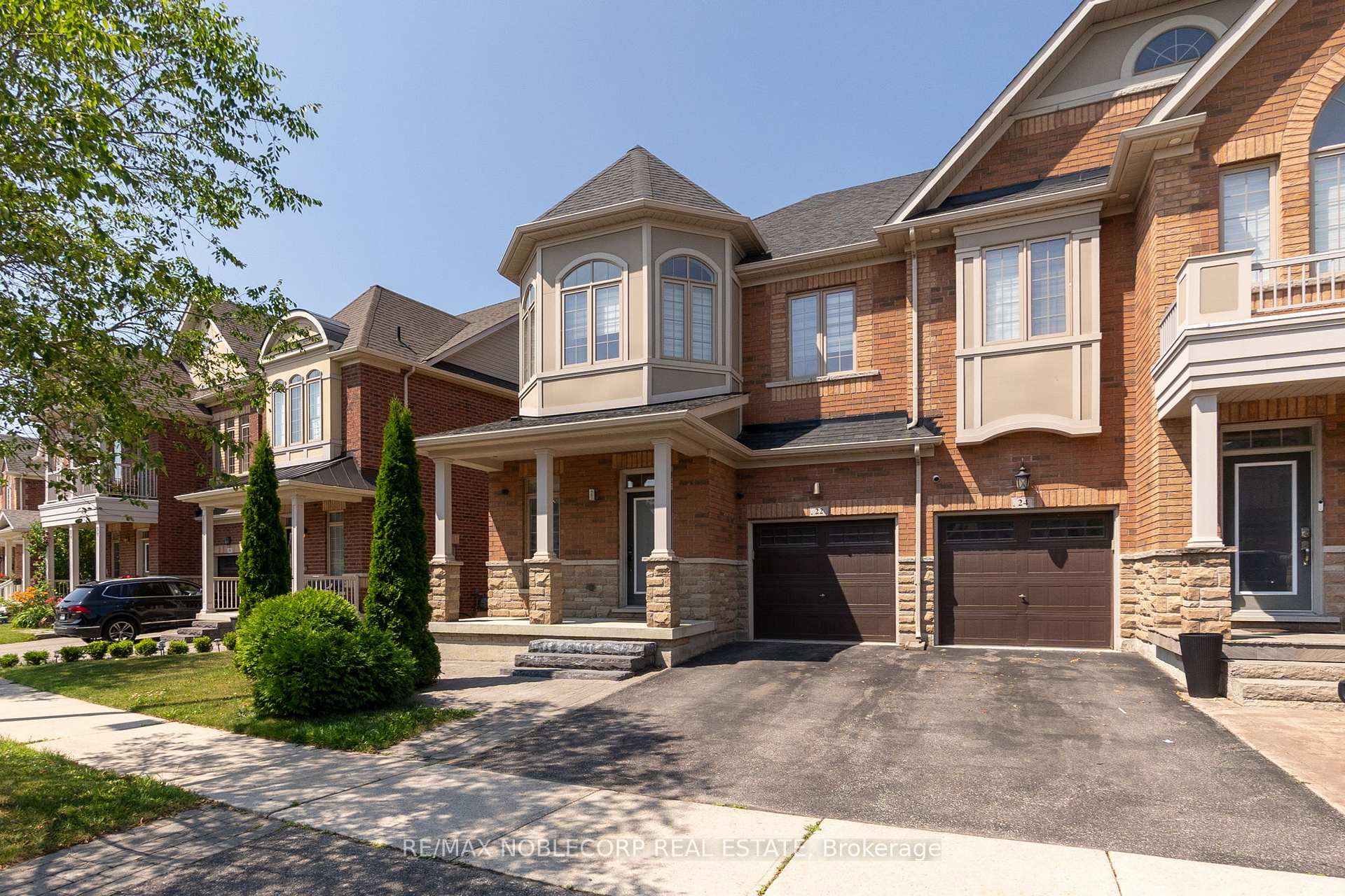 Photo 4 of 22 Killington Avenue, Vaughan, Kleinburg — HOMEH