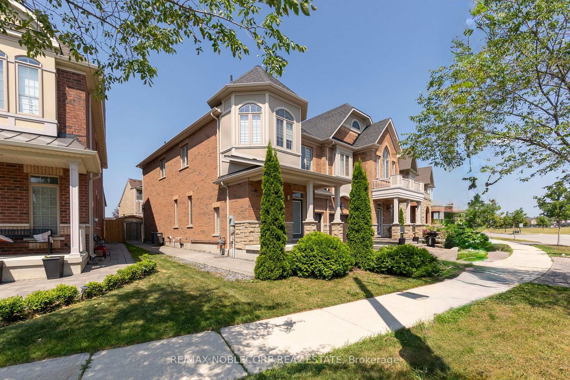 Photo 13 of 22 Killington Avenue, Vaughan, Kleinburg — HOMEH