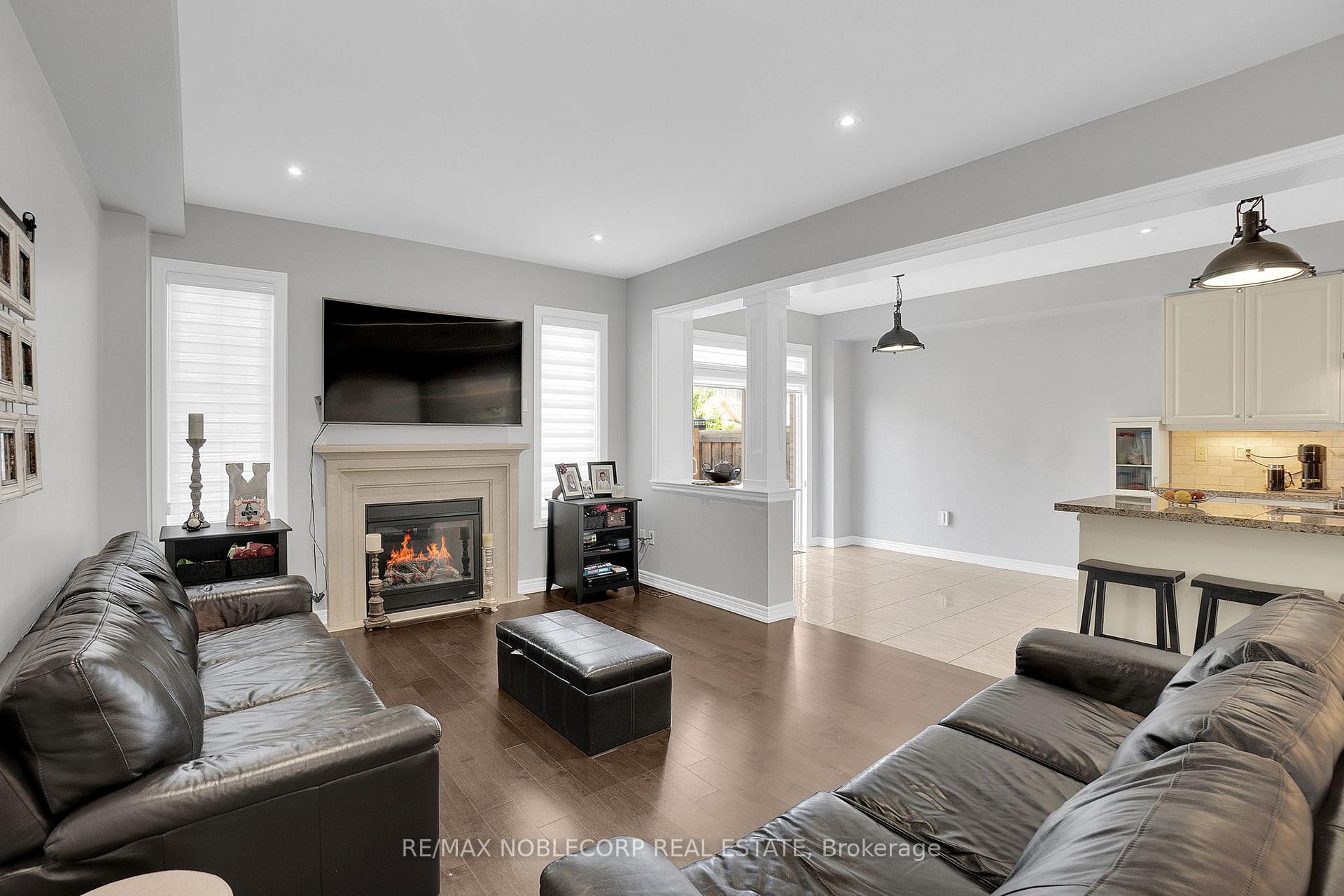 Photo 12 of 22 Killington Avenue, Vaughan, Kleinburg — HOMEH