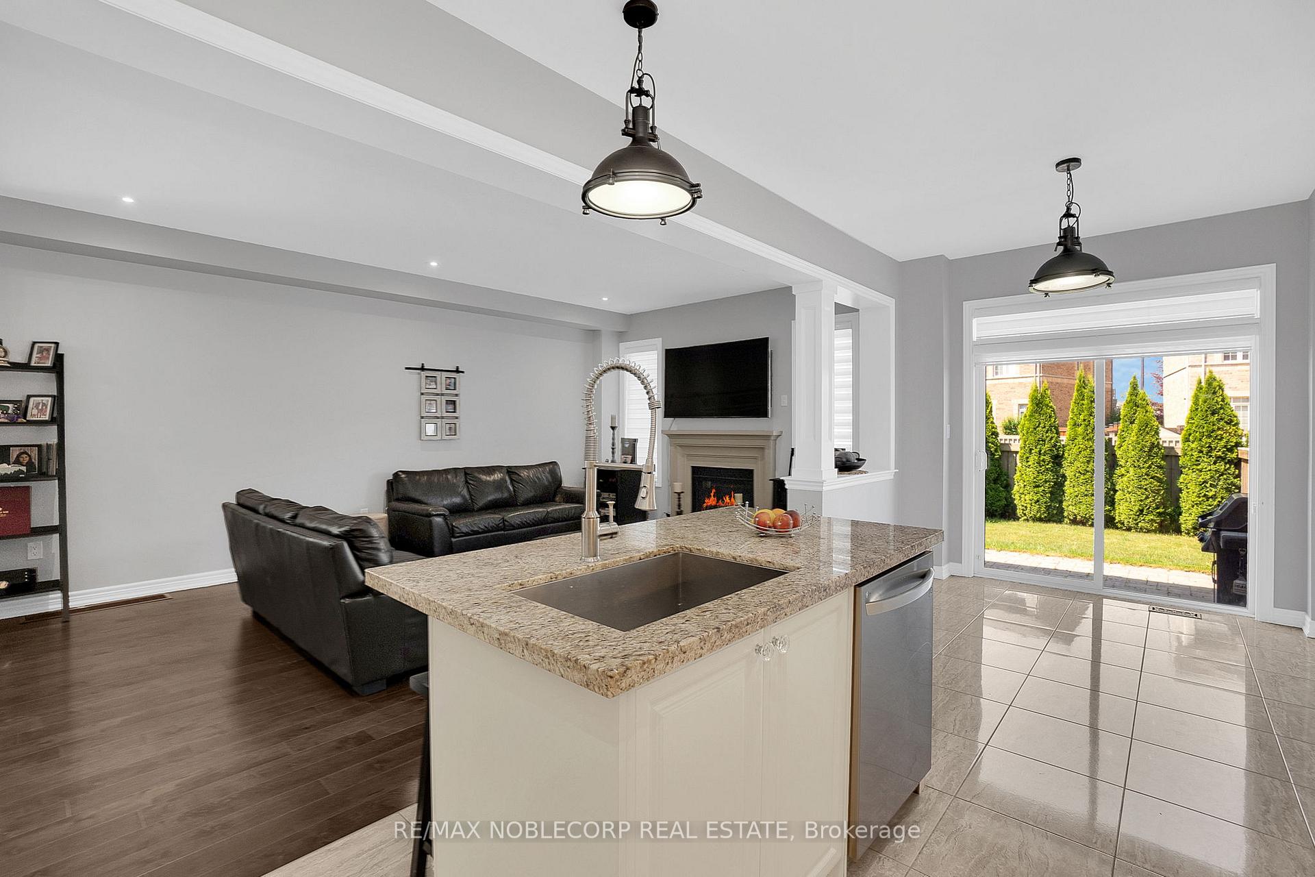 Photo 18 of 22 Killington Avenue, Vaughan, Kleinburg — HOMEH
