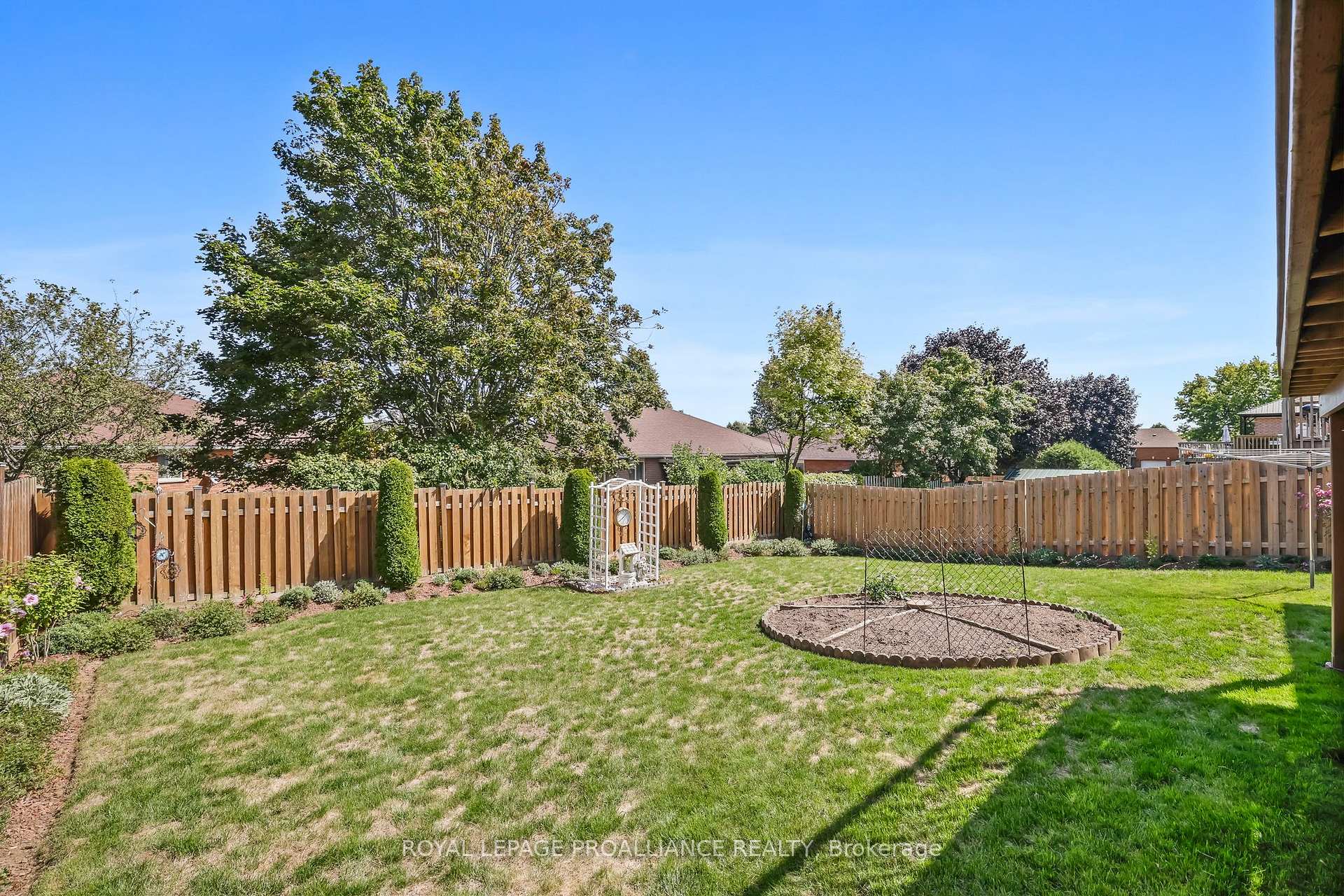 Photo 30 of 746 Munson Crescent, Cobourg — HOMEH