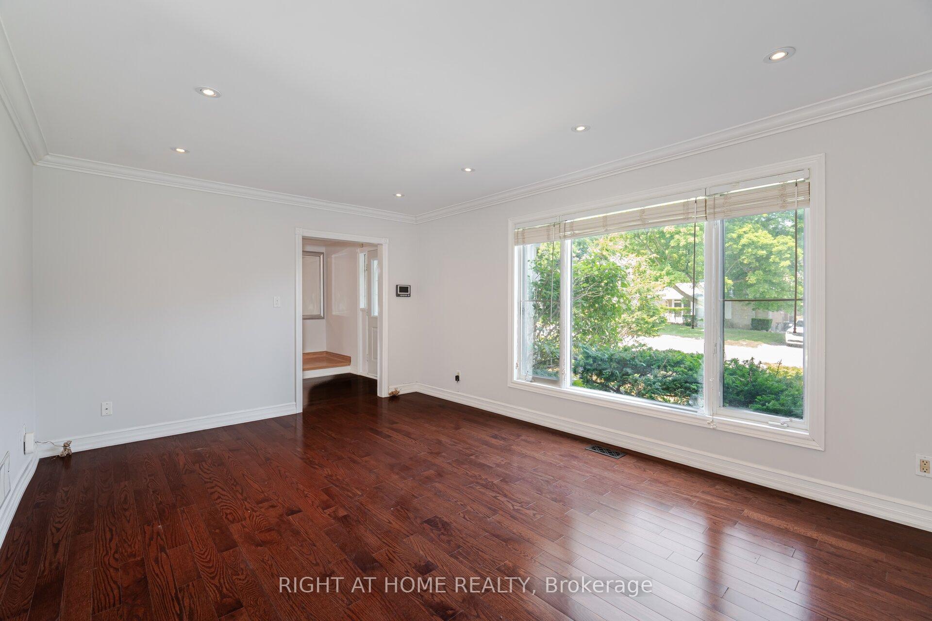 Photo 18 of 125 Woodward Avenue, Markham, Grandview — HOMEH