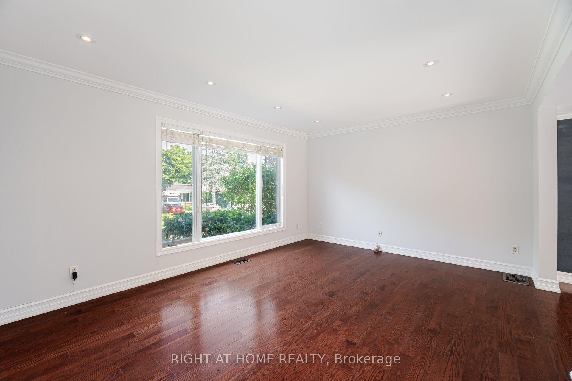 Photo 3 of 125 Woodward Avenue, Markham, Grandview — HOMEH