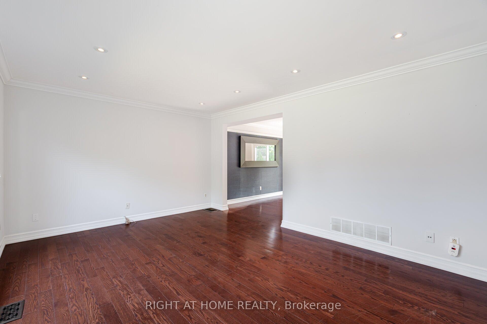 Photo 19 of 125 Woodward Avenue, Markham, Grandview — HOMEH