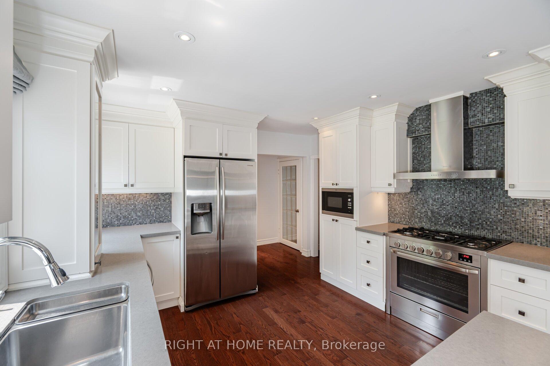 Photo 11 of 125 Woodward Avenue, Markham, Grandview — HOMEH