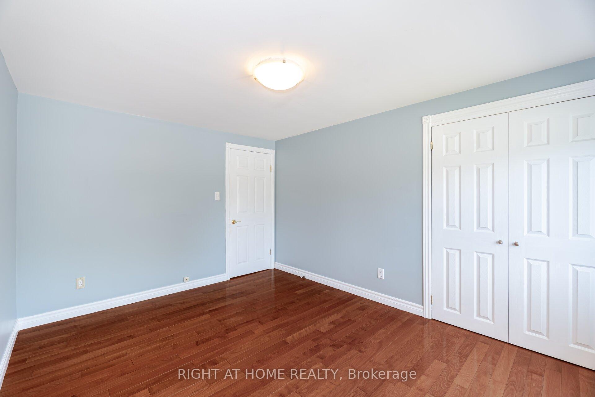 Photo 2 of 125 Woodward Avenue, Markham, Grandview — HOMEH