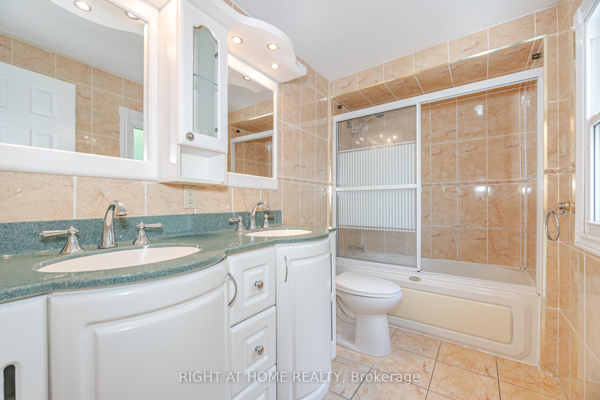 Photo 13 of 125 Woodward Avenue, Markham, Grandview — HOMEH