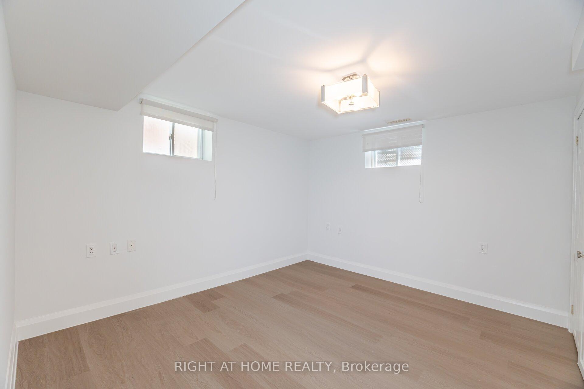 Photo 16 of 125 Woodward Avenue, Markham, Grandview — HOMEH