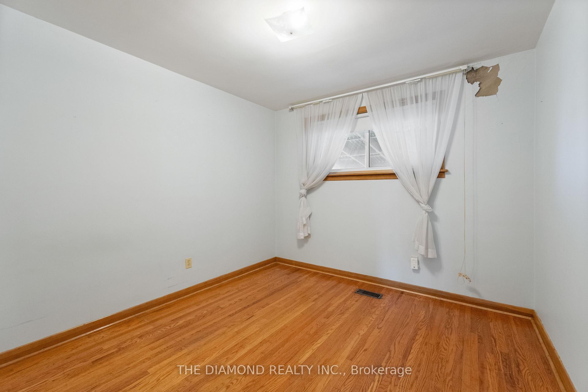 Photo 7 of 95 Winchester Boulevard, Hamilton, Hampton Heights — HOMEH